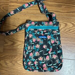 KAVU Black and Teal Floral Crossbody Bag